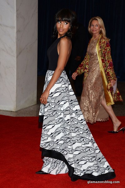 kerry-washington-white-house-correspondents-dinner-2013-wes-gordon-black-and-white-halter-print-dress-christian-louboutin-pigalle-pumps-vhernier-jewelry-jill-milan-bag-movado-watch-2
